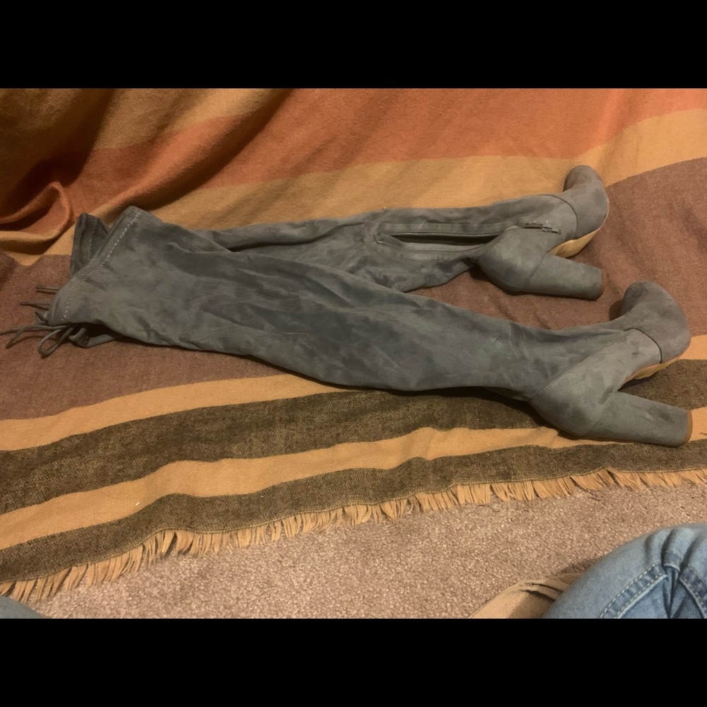 I’m selling a size 7 1/2 over the knee suede boots from Windsor